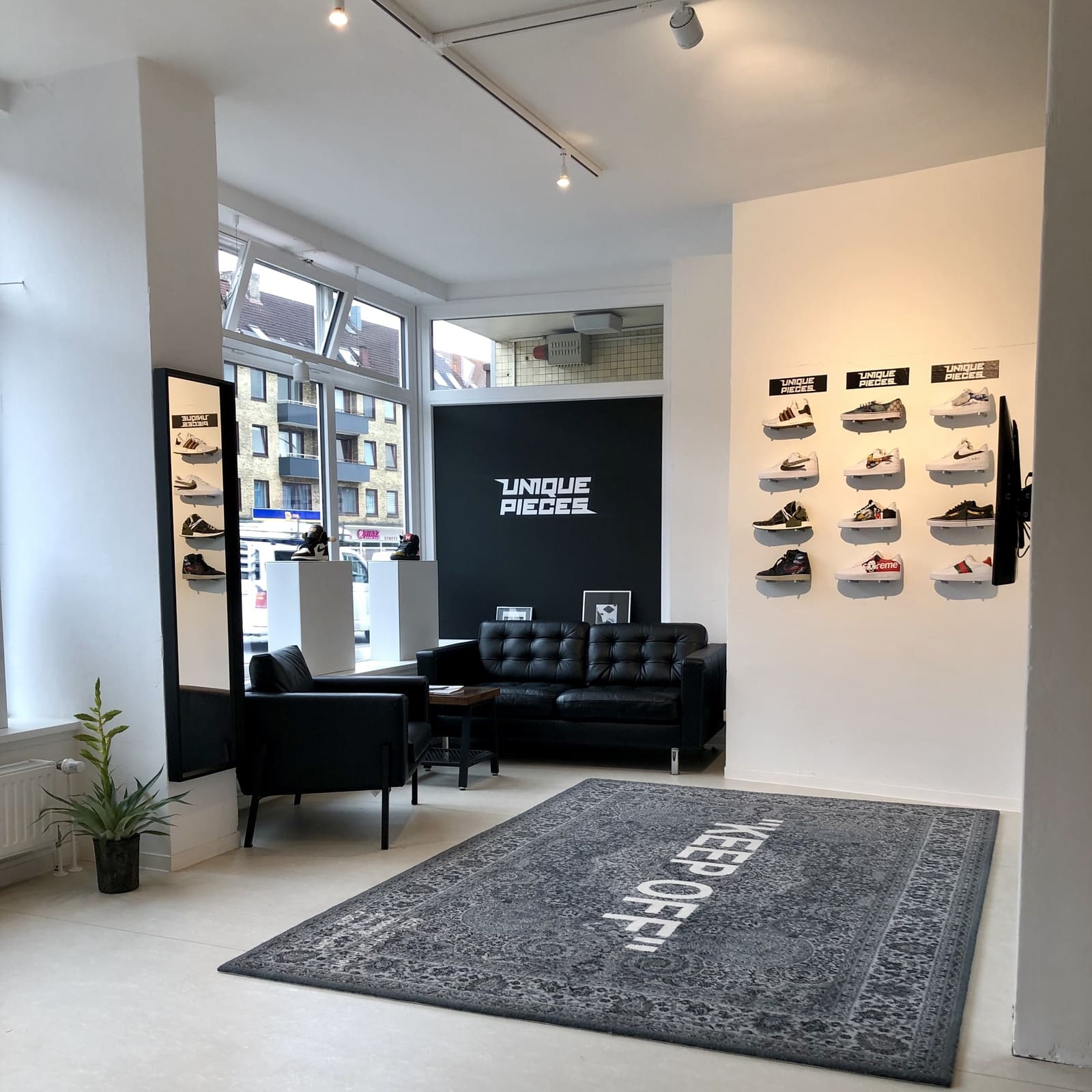unqiue-pieces-showroom